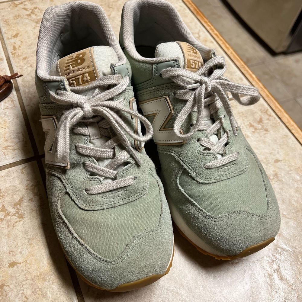 New Balance 574 mint color, suede shoe. Men’s size 10.